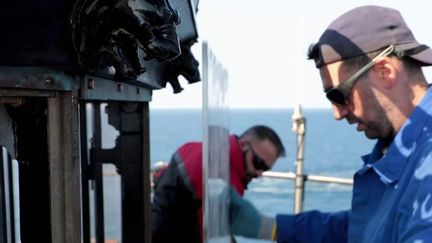 Bretagne : à la rencontre des "voltigeurs de la mer", garant des phares maritimes (FRANCE 2)