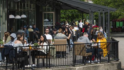 Un restaurant de Stockholm (Suède), le 29 mai 2020. (JONATHAN NACKSTRAND / AFP)