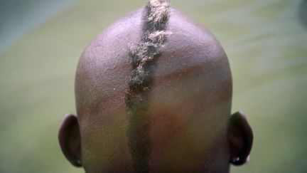 A d&eacute;faut d'&ecirc;tre le meilleur buteur, accordons lui la meilleure coupe de cheveux de l'Euro avec cette magnifique cr&ecirc;te. (PAVEL ULATOWSKI / REUTERS)