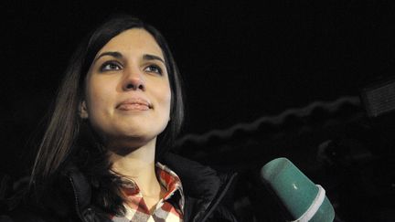 Nadejda Tolokonnikova, membre du groupe Pussy Riot, &agrave; sa sortie de prison, lundi 23 d&eacute;cembre, &agrave;&nbsp;Krasno&iuml;arsk (Russie). (RIA NOVOSTI / AFP)