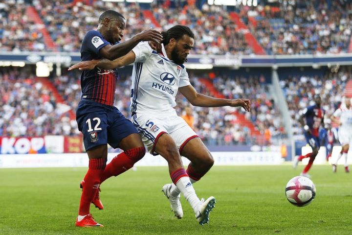 Jason Denayer, sous le maillot de Lyon. (CHARLY TRIBALLEAU / AFP)