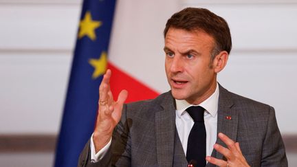 Emmanuel Macron s'exprime lors d'une conférence humanitaire internationale pour les civils de Gaza, le 9 novembre 2023, à Paris. (LUDOVIC MARIN / POOL / AFP)