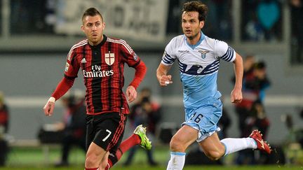 Face à la Lazio, Jérémy Ménez, l'attaquant de l'AC Milan (à gauche), a inscrit son 10e but de la saison en Serie A. (ANDREAS SOLARO / AFP)