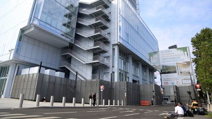 Oualid B., soupçonné d'avoir participé à un projet d'attentat en 2014, doit être jugé en novembre au palais de justice de Paris, ici photographié le 22 juillet 2018. (ZAKARIA ABDELKAFI / AFP)