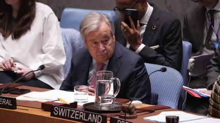 Le secrétaire général de l'ONU, Antonio Guterres, assiste à une réunion du Conseil de sécurité au siège des Nations Unies, le 2 octobre 2024, à New York. (BRYAN R. SMITH / AFP)