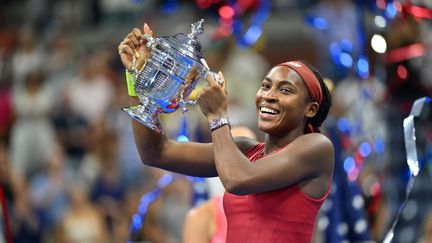 Un premier Grand Chelem livré à domicile. Cori "Coco” Gauff remporte l'US Open face à Aryna Sabalenka, devant un public conquis. Une année en or pour l'Américaine qui, à 19 ans, est numéro 3 mondiale et la sportive la mieux payée de 2023. (ANGELA WEISS / AFP)