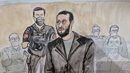 Salah Abdeslam lors du procès des attentats du 13-Novembre à Paris, le 16 mars 2022. (ELISABETH DE POURQUERY / FRANCEINFO)