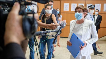 Annick Girardin, ministre des Outre-mer, à l'aéroport Félix Eboué de Matoury, près de Cayenne (Guyane). (JODY AMIET / AFP)