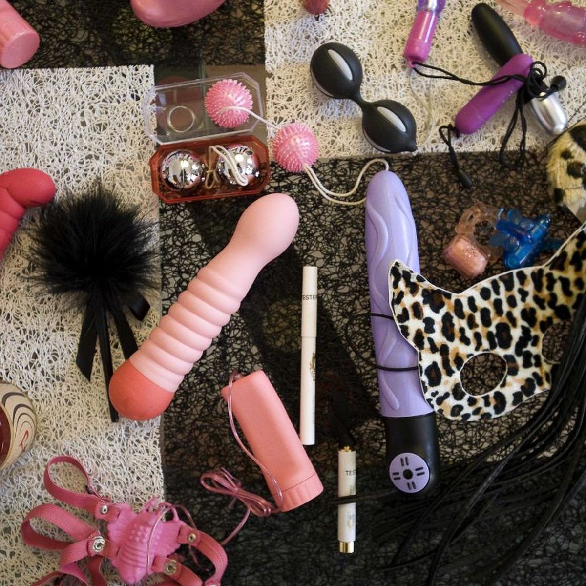 Les sex toys, objets érotiques ou pornographiques ?