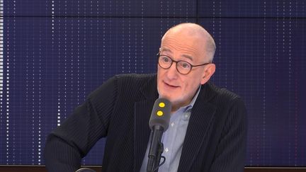 Guillaume Goubert, directeur de La Croix, veut retrouver la confiance des lecteurs à travers de nouveaux formats audio et vidéo. (FRANCEINFO / RADIOFRANCE)