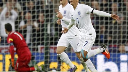 Auteur de l'ouverture du score contre la France, le jeune Del Alli (N.7) est heureux d'avoir inscrit son premier but sous le maillot de la sélection anglaise. (IAN KINGTON / AFP)