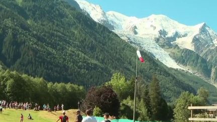 Ouverture des soldes d'été, aéroports en grève dans le sud, marathon du Mont-Blanc… L'actualité du samedi 25 juin en France