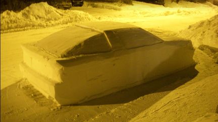 Capture d'écran d'un post de Simon Laprise sur Facebook, montrant la sculpture qu'il a réalisée dans son quartier du nord de Montréal (Canada), en janvier 2017.&nbsp; (SIMON LAPRISE / FACEBOOK)