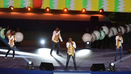 Le groupe Magic System sur scène à Abidjan, 21 juillet 2017
 (SIA KAMBOU / AFP)