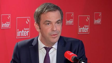 Olivier Véran,&nbsp;ministre chargé des Relations avec le Parlement et de la Vie démocratique, était l'invité de France Inter le 8 juin 2022. (FRANCE INTER / RADIO FRANCE)