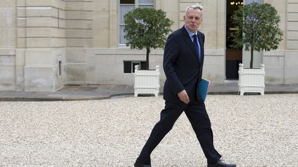 Jean-Marc Ayrault arrive &agrave; l'Elys&eacute;e pour son premier Conseil des ministres, le 17 mai 2012. (FRED DUFOUR / AFP)