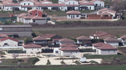 Sécheresse : des communes ardéchoises interdites de construction faute d’eau (France 3)