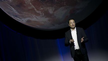 Elon Musk, lors du 67e Congrès international d'astraunotique, à Guadalajara au Mexique, le 27 septembre 2017. Le patron de SpaceX a annoncé pouvoir envoyer les premiers humains coloniser la planète Mars, dès 2024. (REFUGIO RUIZ / SIPA / AP)