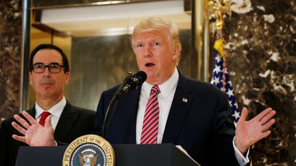 Le président américain Donald Trump, lors d'une conférence de presse à la Trump Tower, à New York, le 15 août 2017.&nbsp; (KEVIN LAMARQUE / REUTERS)