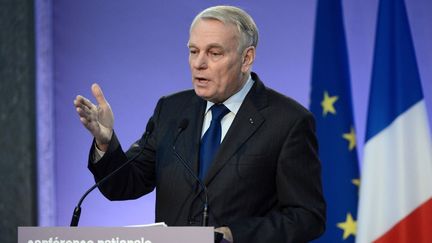 Le Premier ministre fran&ccedil;ais, Jean-Marc Ayrault, prononce un discours en cl&ocirc;ture de la&nbsp;Conf&eacute;rence nationale contre la pauvret&eacute; et pour l'inclusion sociale, le 11 d&eacute;cembre 2012, &agrave; Paris.&nbsp; (BERTRAND GUAY / AFP)