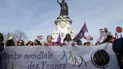 Entre 1 700 personnes selon la police, et 4 000 selon les organisateurs, ont manifest&eacute; &agrave; Paris le 8 mars 2015 pour d&eacute;fendre les droits des femmes. (LOIC VENANCE / AFP)