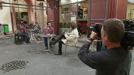 Télévision :&nbsp;l'émotion des fans après le tournage du dernier épisode de "Plus belle la vie" (France 3)