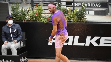 Rafael Nadal a remporté le premier set face à Novak Djokovic lors du Masters 1000 de Rome. (FILIPPO MONTEFORTE / AFP)