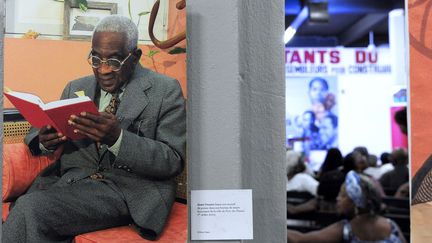 Une photographie d'Aimé Césaire exposé à l'ancien réservoir de Trénelle, siège du Parti progressiste martiniquais (PPM) à l'inauguration de l'année du centenaire Aimé Césaire, le 21 janvier 2013
 (JEAN-MICHEL ANDRE / AFP)