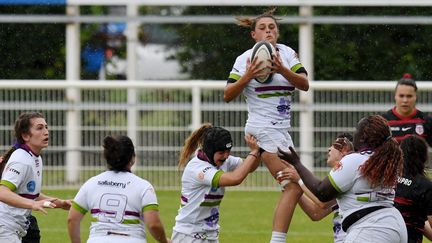 Les joueuses de l'AS Bayonnaise, lors d'un match d'Elite 1 contre le Stade Toulousain en mai dernier. (FREDERIC CHARMEUX / MAXPPP)