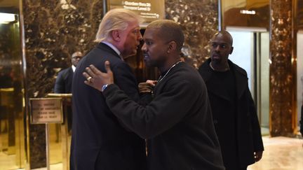 Donald Trump et Kanye West à New-York, le 13 décembre 2016. (TIMOTHY A. CLARY / AFP)