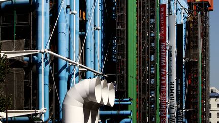 Détail de la façade du Centre Georges-Pompidou à Paris, en 2013. (BRAVO-ANA / ONLY FRANCE / AFP)