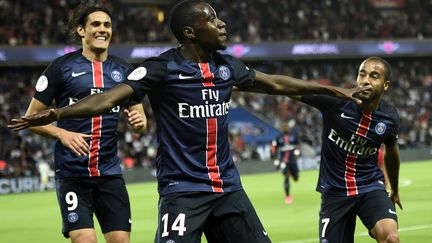 Blaise Matuidi fête son but avec Cavani et Lucas (FRANCK FIFE / AFP)