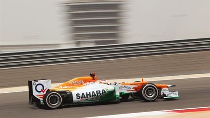 Paul di Resta (Force India) tourne sur le circuit de Sakhir