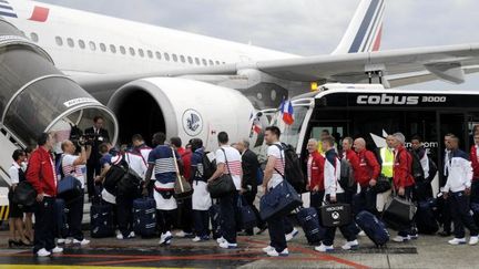  (Les Bleus sur le tarmac de Lille-Lesquin, le 9 juin © MAXPPP / Photo PQR / L'Est républicain)