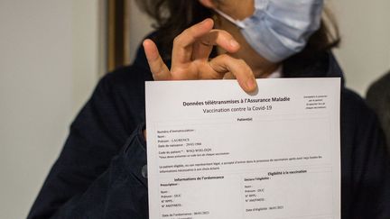 Fiche d'information d'un patient entré dans le processus de vaccination contre le Covid-19. Suivi de données, traçabilité du vaccin. (Illustration) (BURGER / PHANIE / AFP)