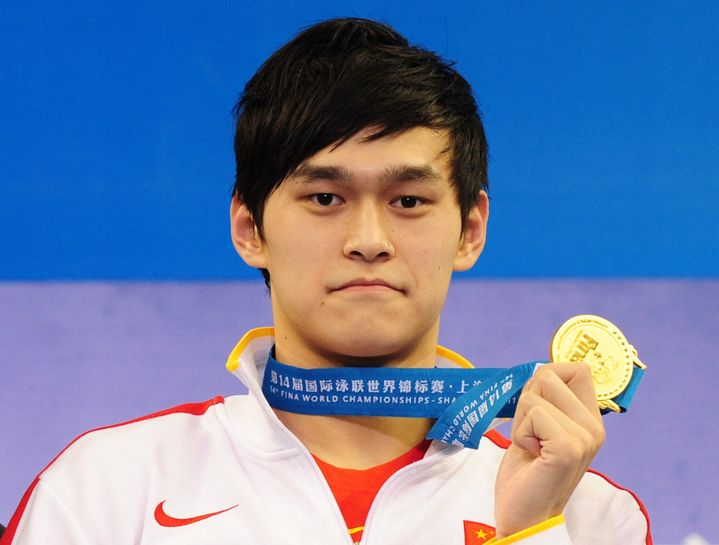 &nbsp;Sun Yang célébrant sa médaille d'or sur 1 500 m nage libre aux Mondiaux de natation de 2011.&nbsp; (MARK RALSTON / AFP)