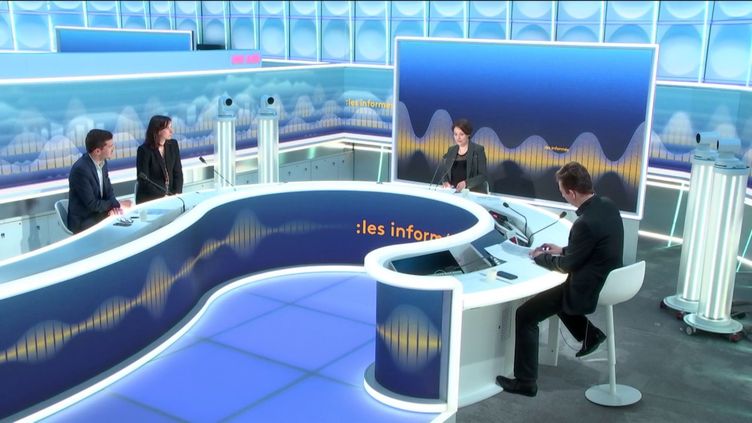 Every day, the informed discuss the news around Céline Asselot and Renaud Dély.  (FRANCEINFO / RADIOFRANCE)