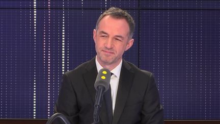 Emmanuel Grégoire, premier adjoint de la maire de Paris chargé du budget, de la transformation des politiques publiques et relations avec les arrondissement, le 31 décembre 2018. (RADIO FRANCE / FRANCEINFO)