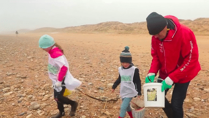 Les habitants s'activent pour préserver la plage des Sables-d'Olonne (FRANCE 2)