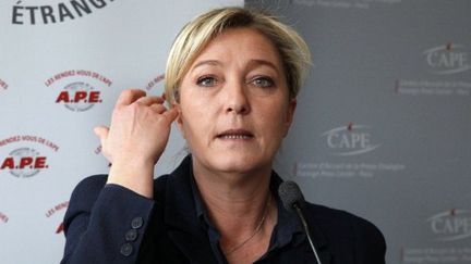 Marine Le Pen, le 22 mars 2012 à Paris, face à la presse étrangère. (JACQUES DEMARTHON / AFP)