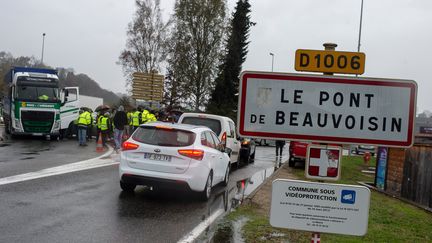 La manifestante a été tuée au Pont-de-Beauvoisin (Savoie), le 17 novembre. (ROMAIN LAFABREGUE / AFP)