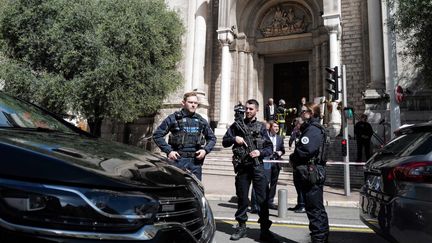 Une agression au couteau a eu lieu dans l'église Saint-Pierre d'Arène à Nice, dans les Alpes-Maritimes, dimanche 24 avril 2022. (Valery HACHE / AFP)