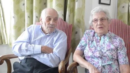 Ce couple britannique, inetrrog&eacute; le 25 avril 2015,&nbsp;va battre le record du couple le plus &acirc;g&eacute; &agrave; se marier. (SWNS TV / YOU TUBE)