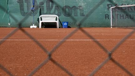 Un court de tennis vide, le 3 mai 2020. (FRANK MOLTER / DPA)