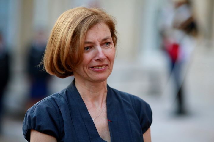 La ministre des Armées,&nbsp;Florence Parly, prend la place de Sylvie Goulard, lors d'une cérémonie à l'hôtel de Brienne, à Paris, le 21 juin 2017. (BENJAMIN CREMEL / AFP)