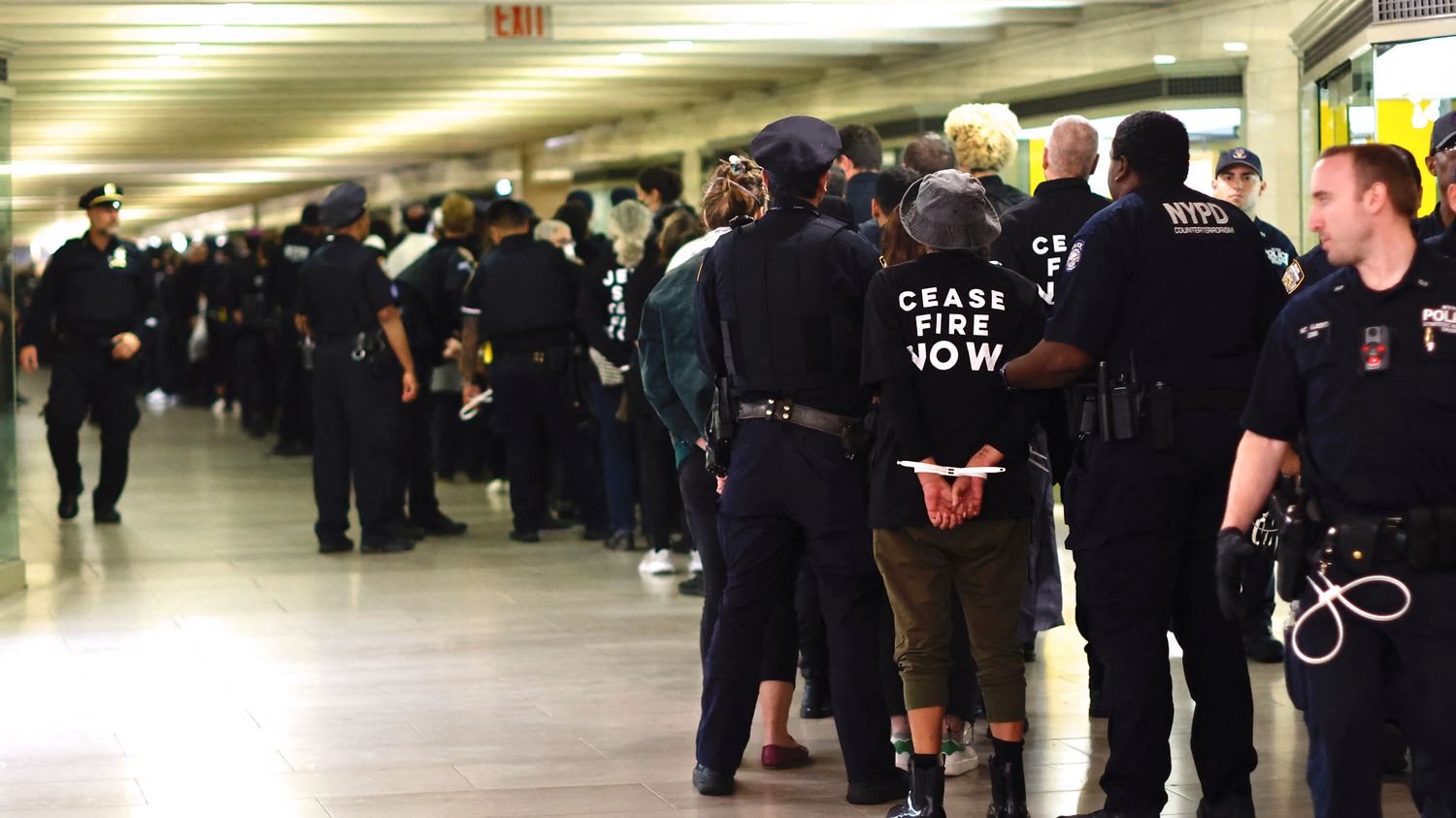 Protests in New York: Activists Arrested in Opposition to Israeli Bombings in Gaza