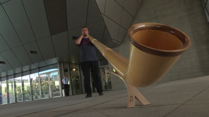 Les cors des Alpes s'invitent au Musée des Confuences dans le cadre d l'opération En Terrasse (France 3 Rhône-Alpes)