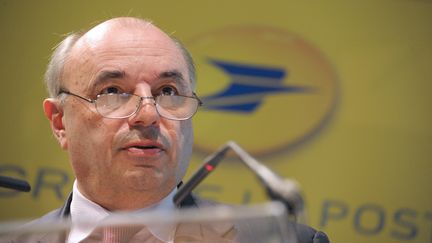 Jean-Paul Bailly, PDG de La Poste, &agrave; Paris, le 11 mars 2010. (ERIC PIERMONT / AFP)