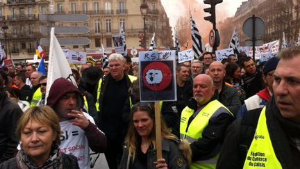 Des ind&eacute;pendants manifestent contre leur r&eacute;gime social, &agrave; Paris, le 9 mars 2015. (BENOIT ZAGDOUN / FRANCETV INFO)