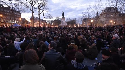 Les participants du mouvement Nuit debout, place de la République, à Paris, le 11 avril 2016. (DOMINIQUE FAGET / AFP)